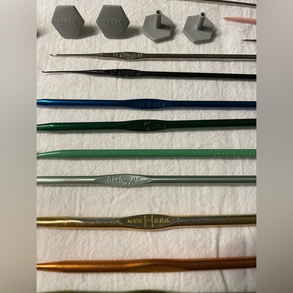 Assorted knitting, crochet and sewing items - Picture 2 of 7